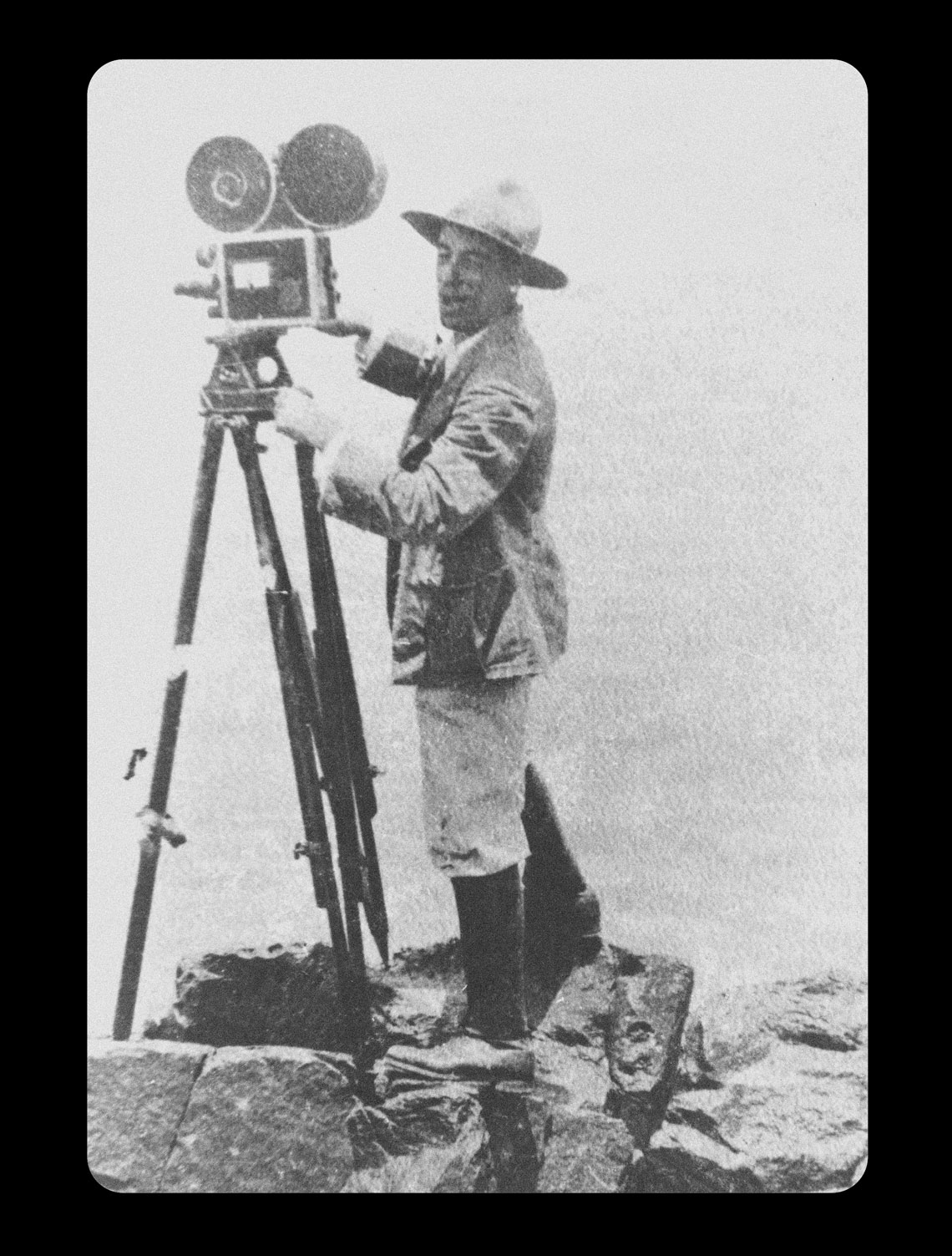 Santos em 1921, no rio Madeira, em Rondônia: estima-se que o cineasta dirigiu mais de 90 filmes, a maioria com imagens da Amazônia