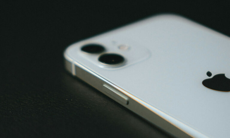 iPhone 16: Apple deve trocar botões laterais mecânicos por capacitivos