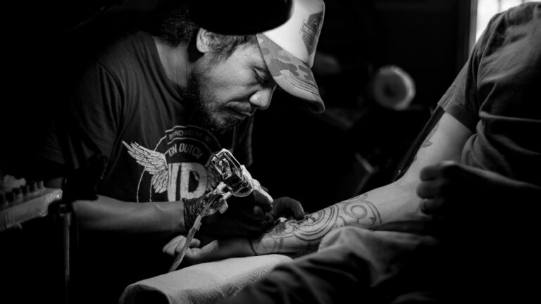 Startup brasileira quer ser 1º marketplace dedicado à tatuagem