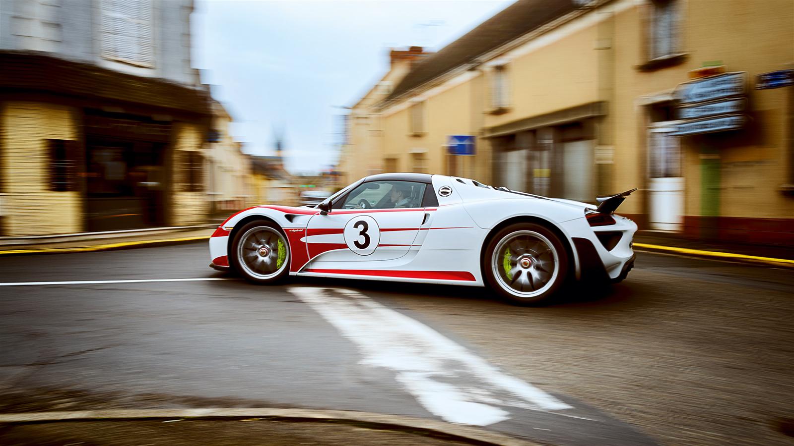 Porsche 918 Spider bateu diversos recordes, inclusive de velocidade máxima
