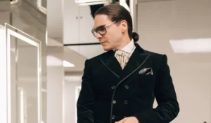 filme séries sobre moda Becoming Karl Lagerfeld produções moda streaming