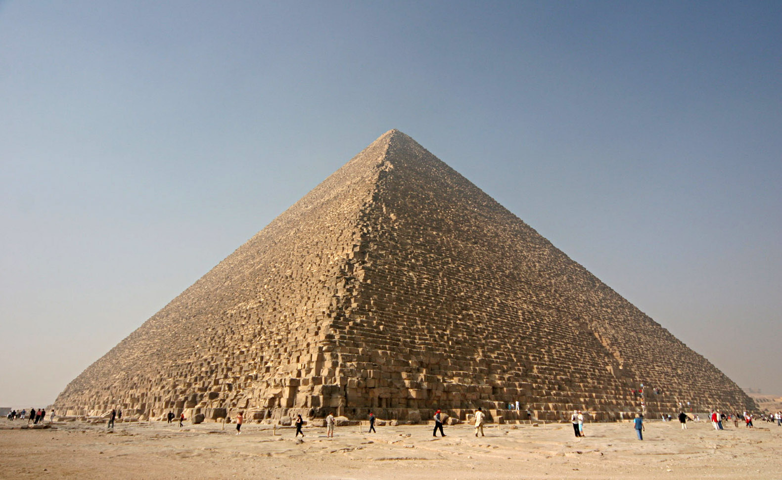 Cientistas detectam estrutura misteriosa debaixo da pirâmide de Gizé