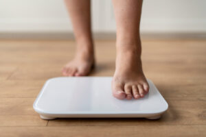 Crianças pobres nascem com alguns gramas a mais e se tornam obesas cedo no Brasil
