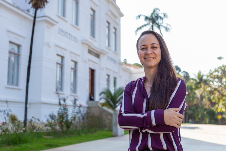 Jovem Cientista | Craque no laboratório e no futebol, biomédica estuda ação de toxina do veneno da cascavel contra o câncer