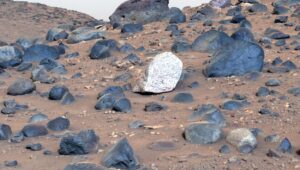 Rover Perseverance encontra rochas com formato de "pipoca" em Marte.