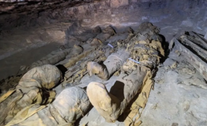 Múmias encontradas em Cidade dos Mortos no Egito