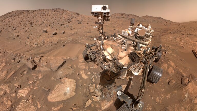 Rover Perseverance encontra rocha em Marte com evidências de vida antiga no planeta.