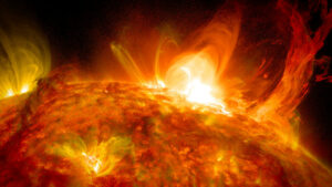 O Sol está chegando ao pico de sua atividade, e isso pode provocar mais auroras e tempestades solares