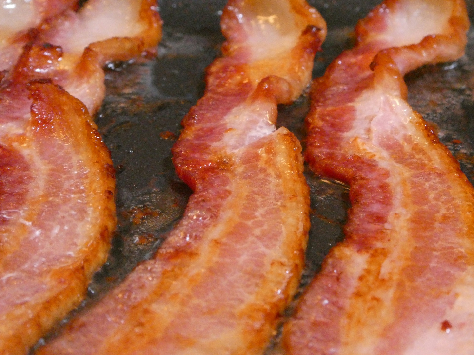 Bacon é uma das carnes vermelhas processadas especificamente ligadas ao risco de demência