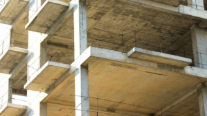 Construção de prédio com concreto que não usa cimento
