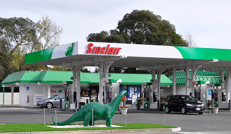 A empresa Sinclair Oil foi responsável por reforçar a teoria dos dinossauros como a origem do petróleo