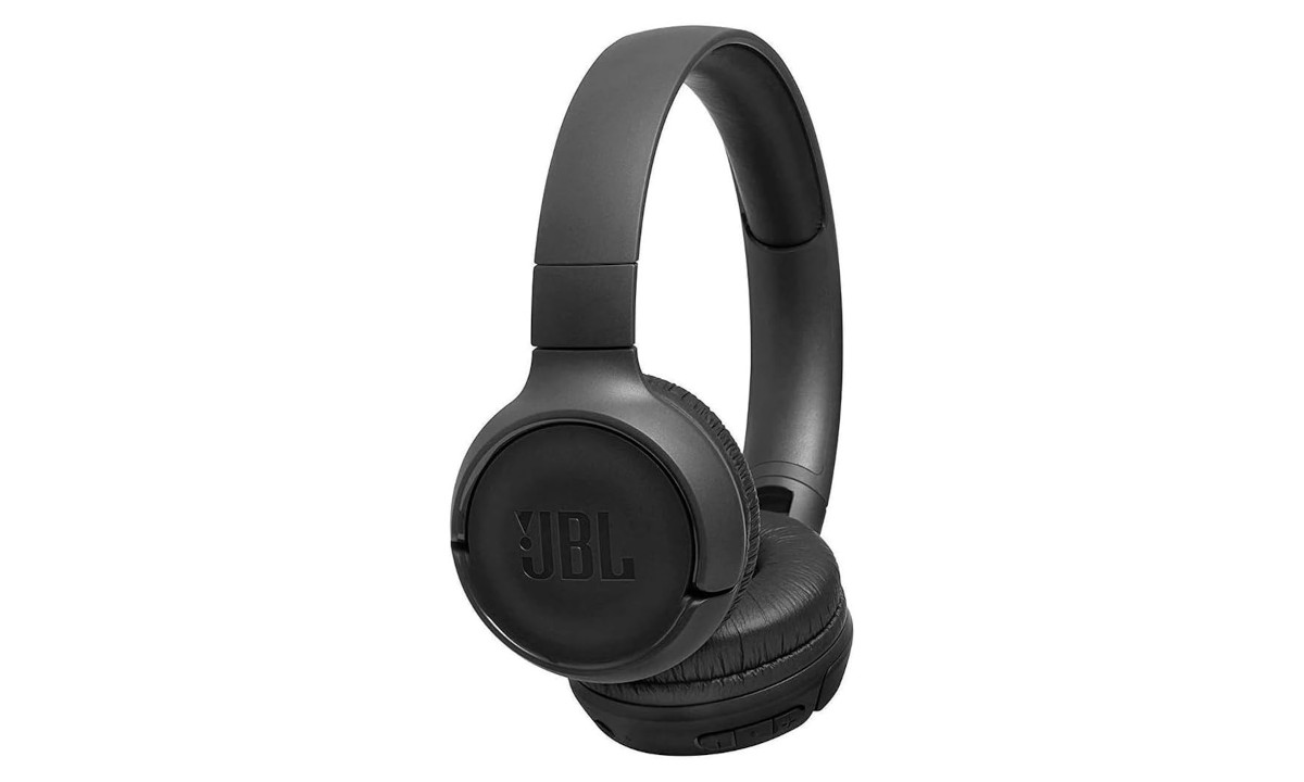 Fone de Ouvido JBL Tune com 16 horas de bateria por R$ 52/mês