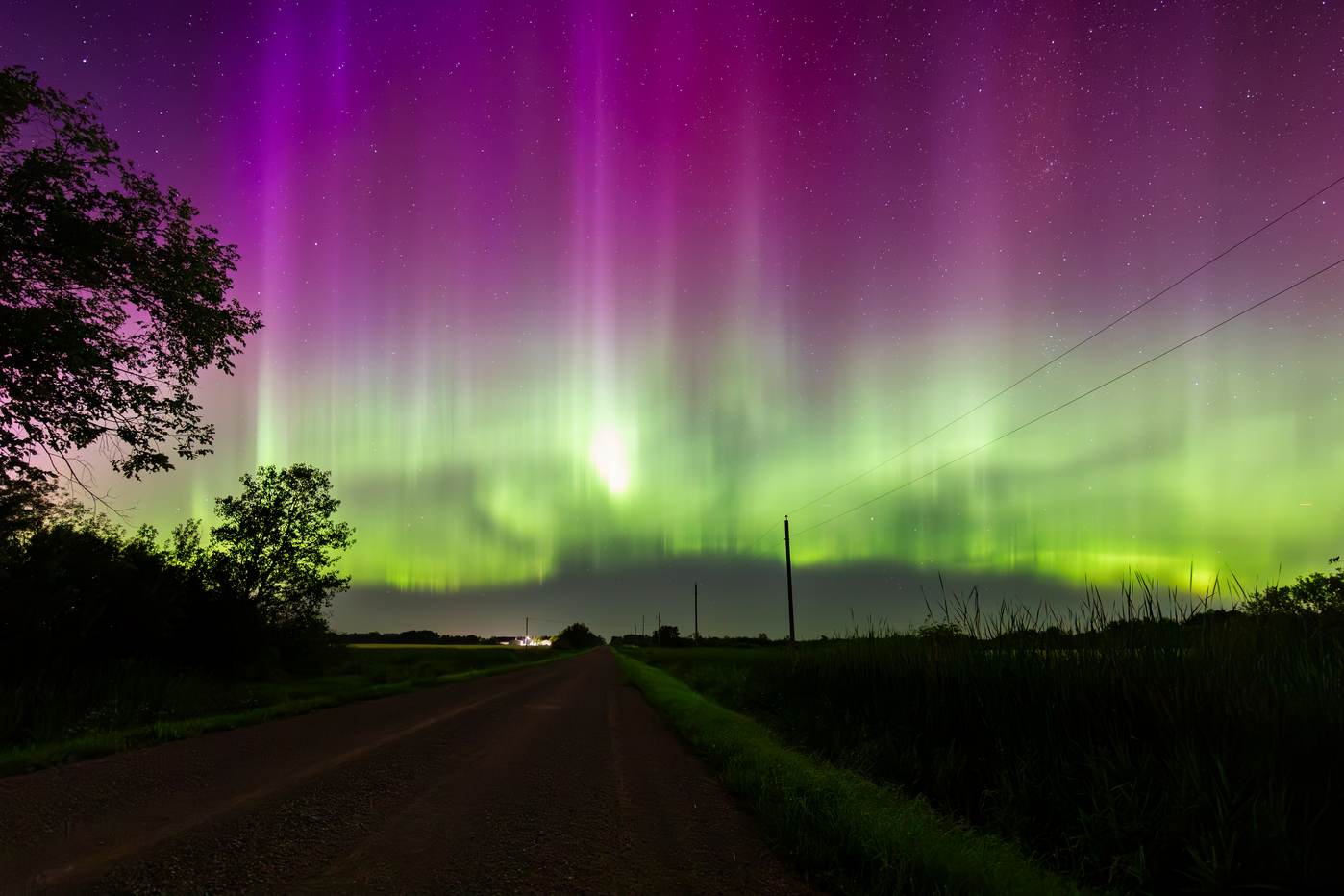 Fotógrafo registra fenômeno STEVE e aurora boreal no Canadá