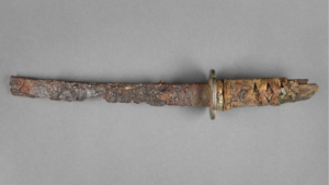 Espada japonesa de samurai é encontrada em escombros da Segunda Guerra Mundial