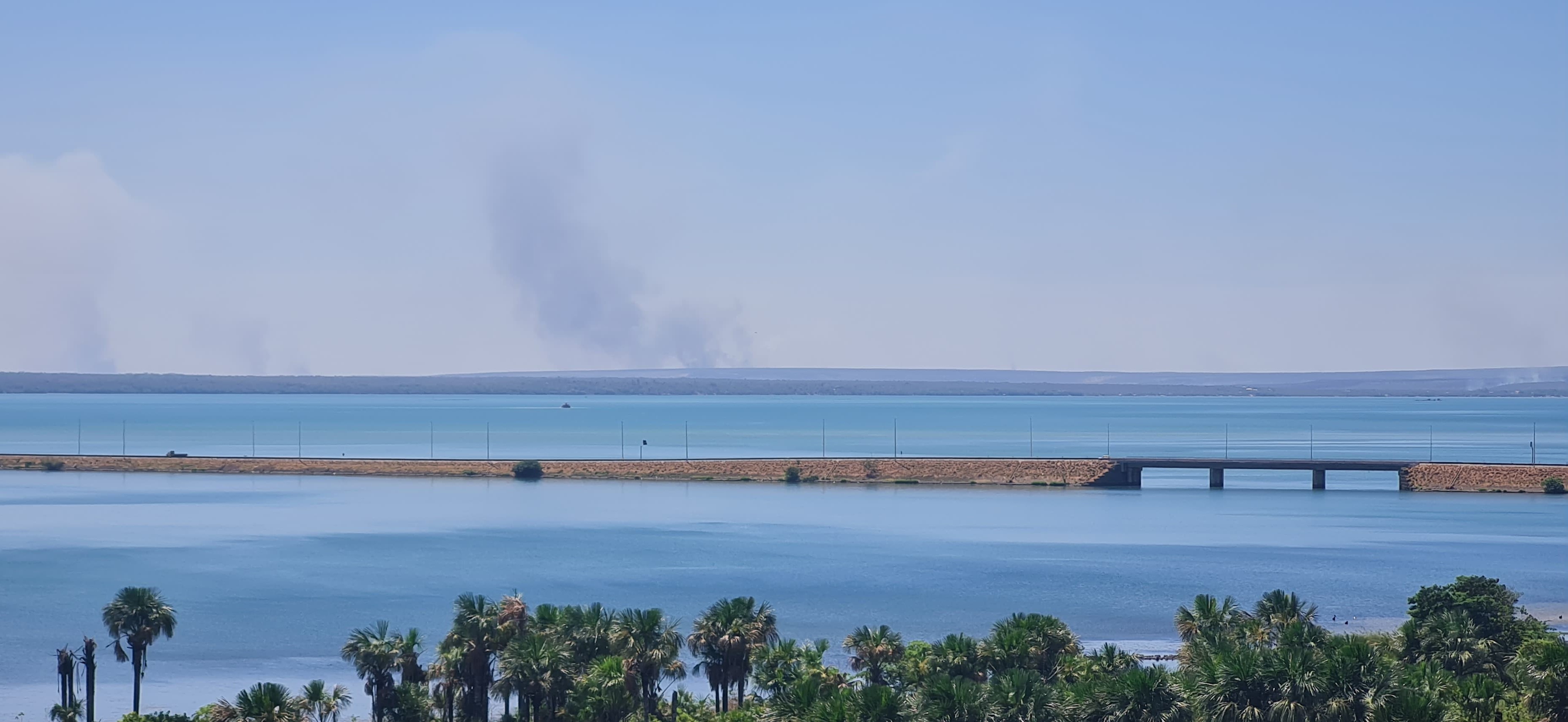 Um dos principais rios do Brasil, o Tocantins, sofre com a seca no país e tem incêndios em áreas verdes