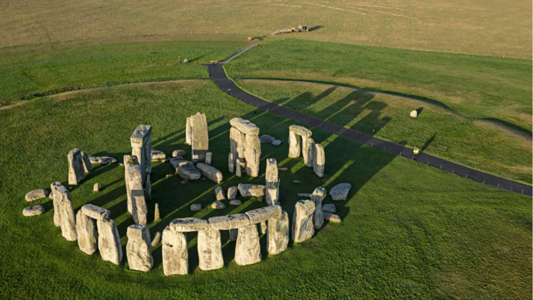 Arqueólogos descobrem origem de pedra do Stonehenge