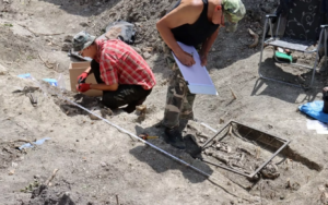 Arqueólogos encontram túmulo vampírico em palácio na Polônia