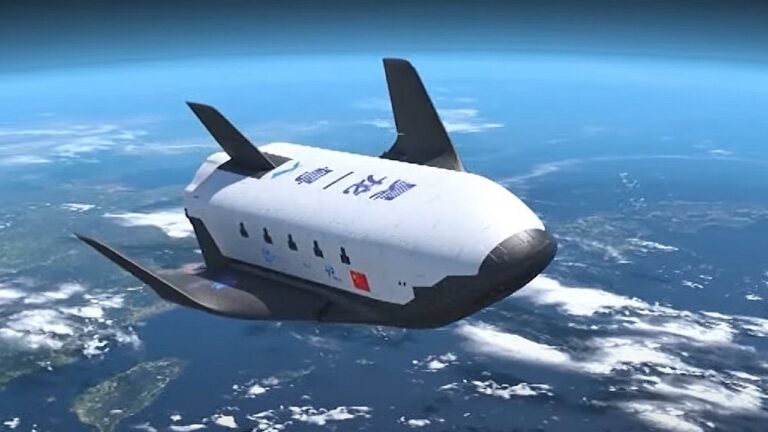 China revela nave espacial que pousa como avião.